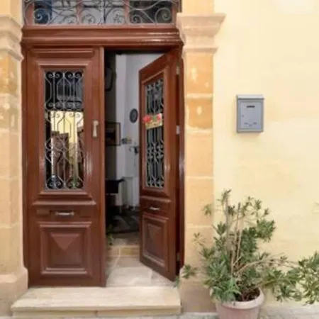 דירה In The Old Of *