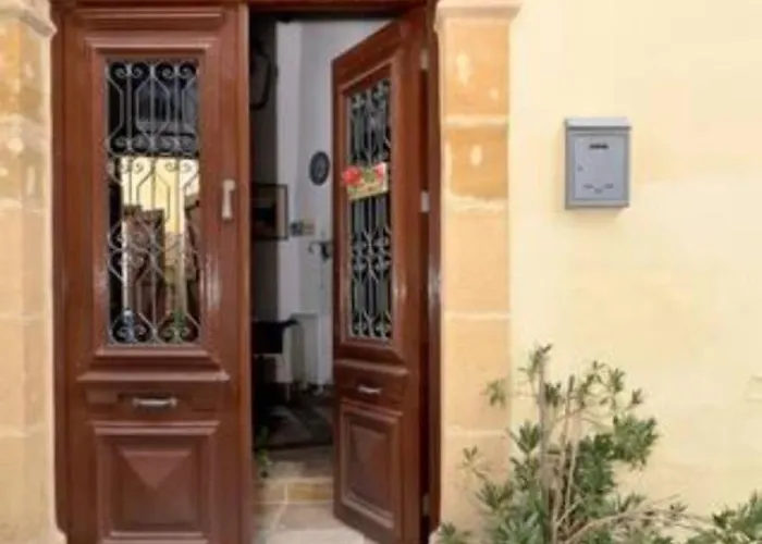 Appartement In The Old Of *